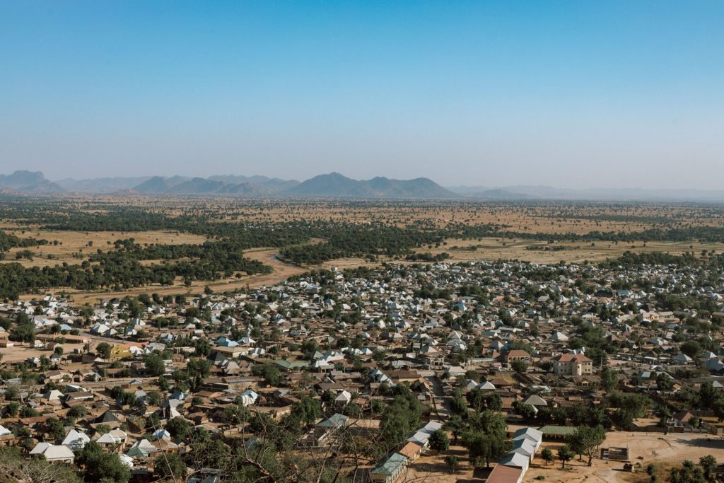Village et arbres épars dans la zone sahélienne