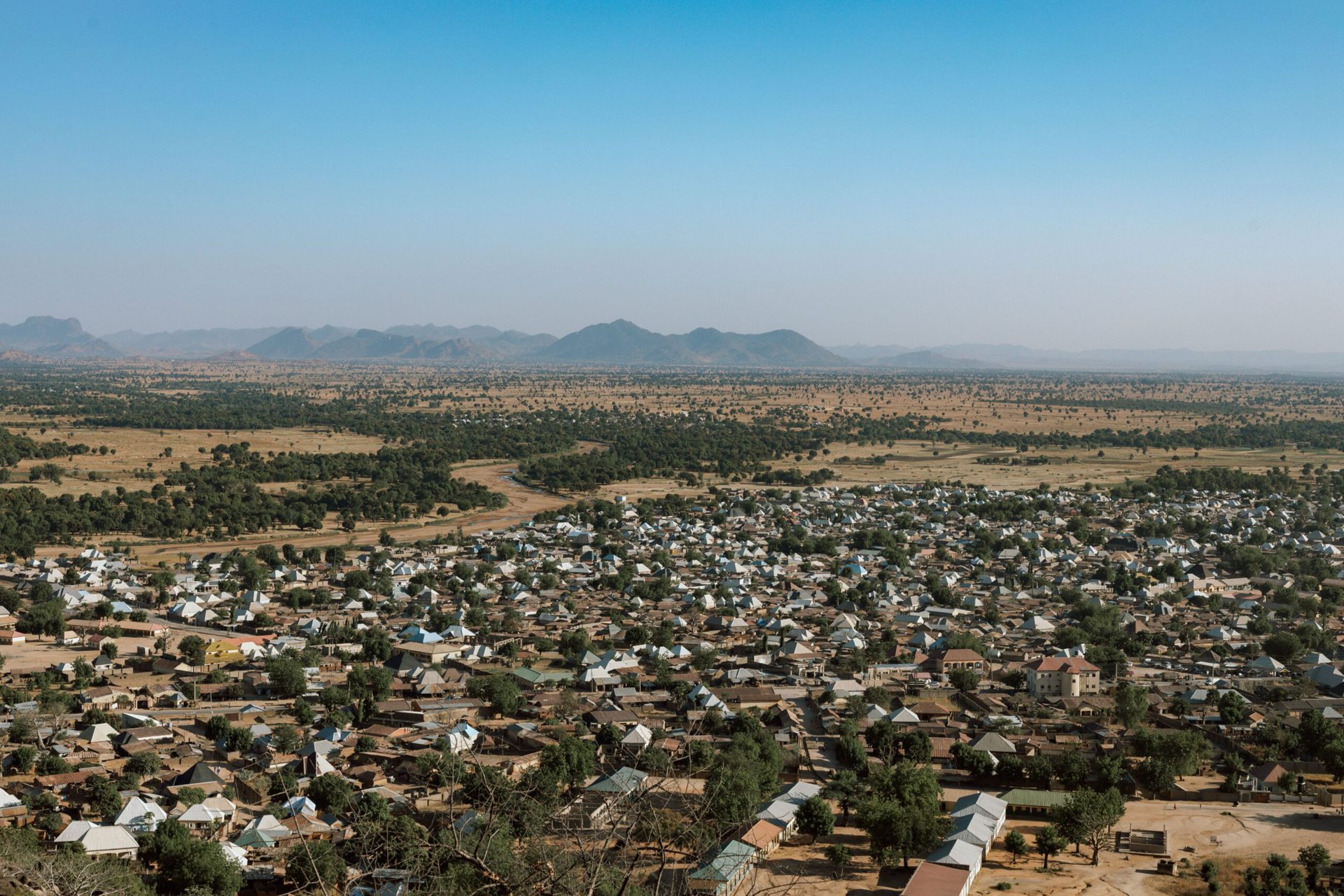 Village et arbres épars dans la zone sahélienne