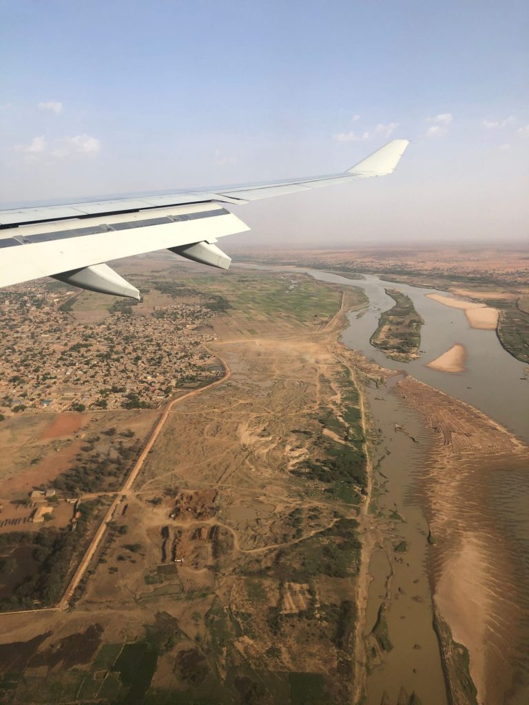 Vue aérienne du fleuve Niger et des abords de Niamey